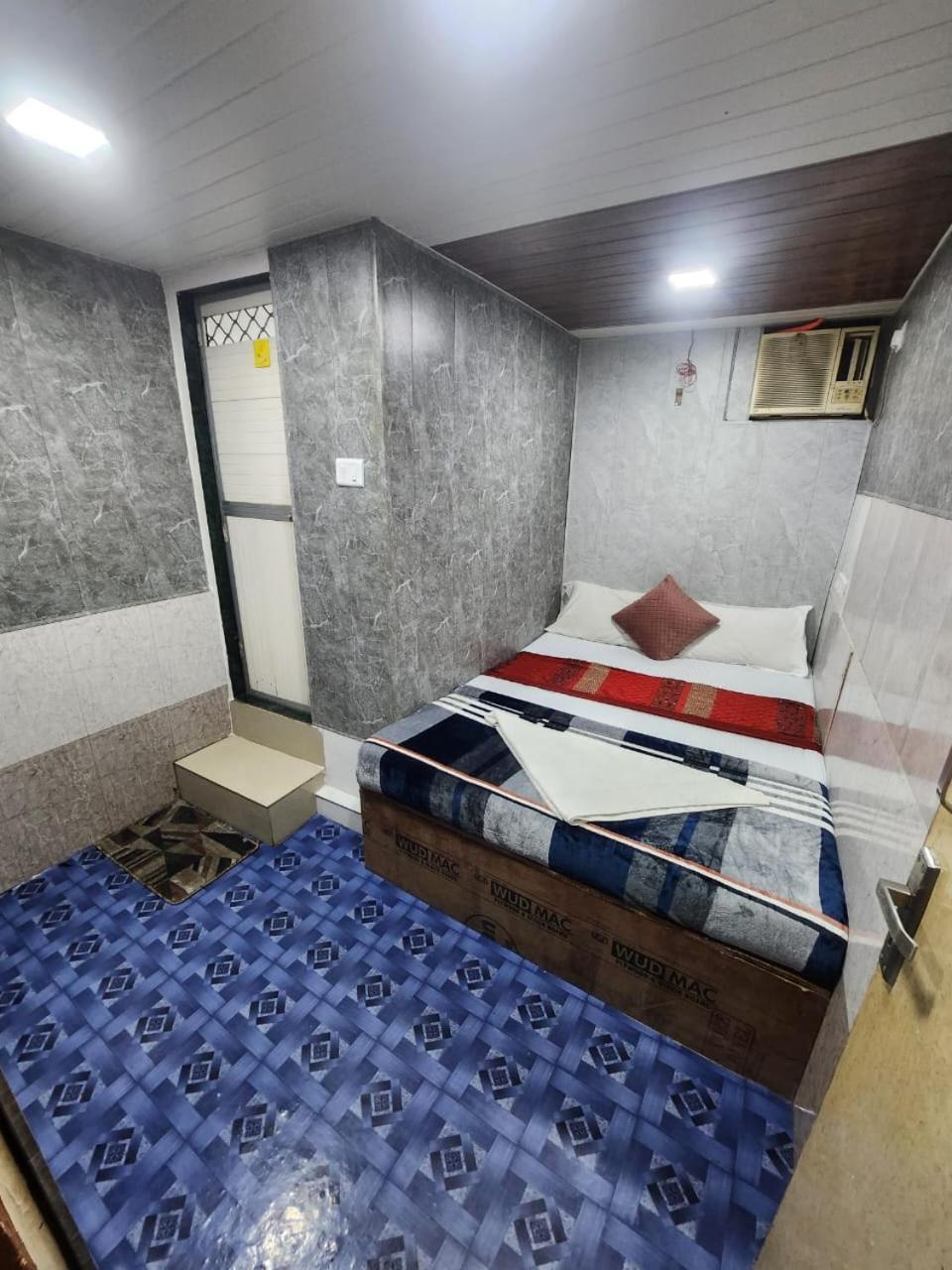 Amaan Hotel Мумбаи Экстерьер фото
